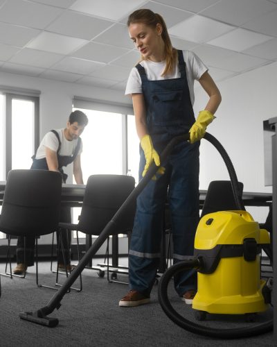 full-shot-people-cleaning-office (1)